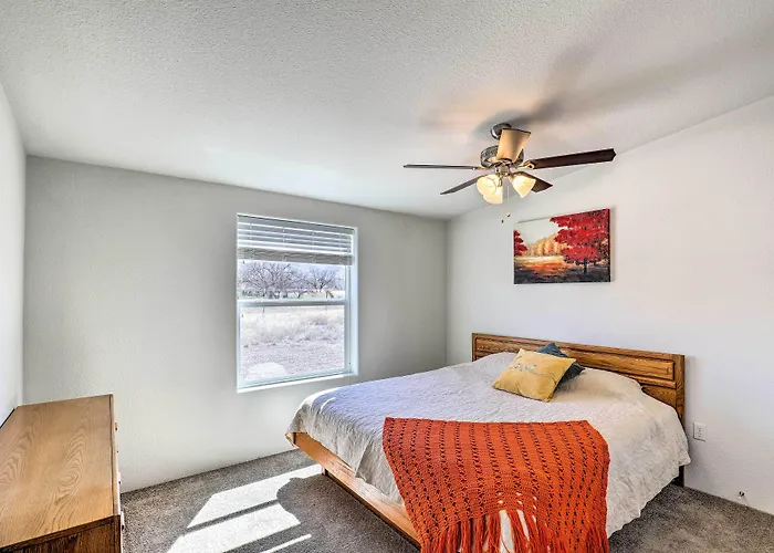 Dom wakacyjny Desert Escape Off I-10 W/ Over 1 Enclosed Acre! Mescal