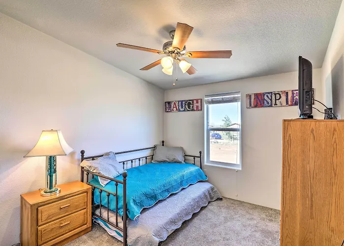 Dom wakacyjny Desert Escape Off I-10 W/ Over 1 Enclosed Acre!