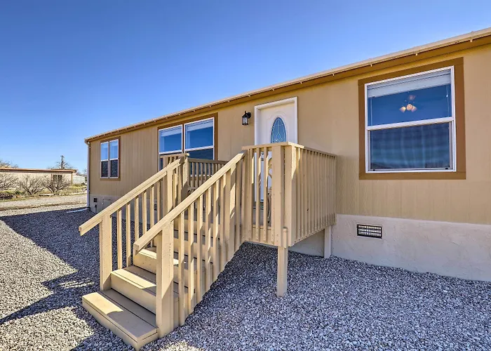 Dom wakacyjny Desert Escape Off I-10 W/ Over 1 Enclosed Acre!