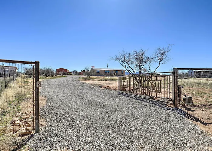 Dom wakacyjny Desert Escape Off I-10 W/ Over 1 Enclosed Acre! Mescal