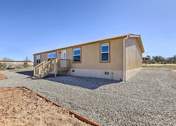 Dom wakacyjny Desert Escape Off I-10 W/ Over 1 Enclosed Acre!