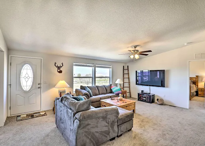 Dom wakacyjny Desert Escape Off I-10 W/ Over 1 Enclosed Acre!