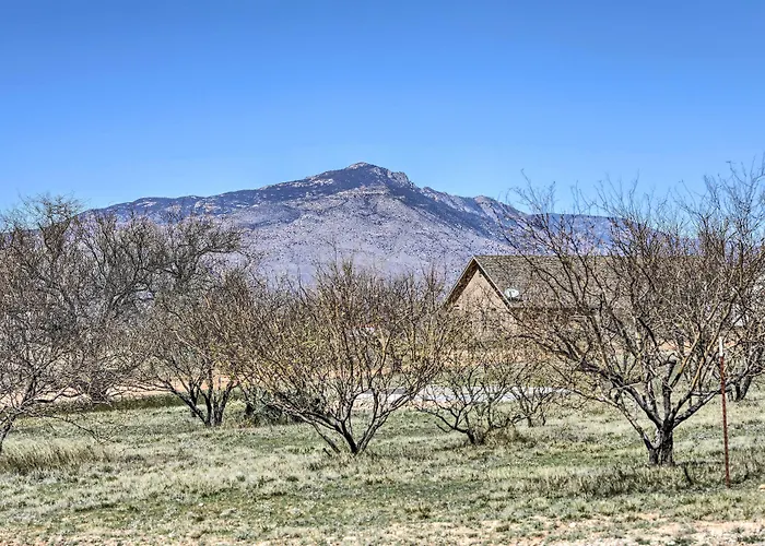 Dom wakacyjny Desert Escape Off I-10 W/ Over 1 Enclosed Acre!