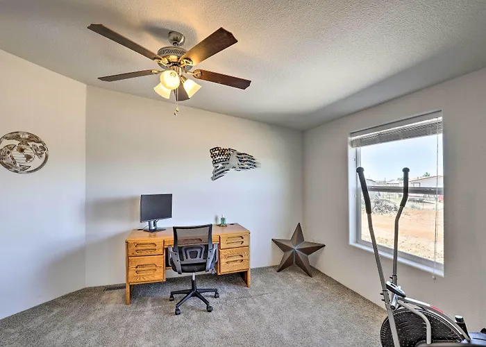 Dom wakacyjny Desert Escape Off I-10 W/ Over 1 Enclosed Acre! *